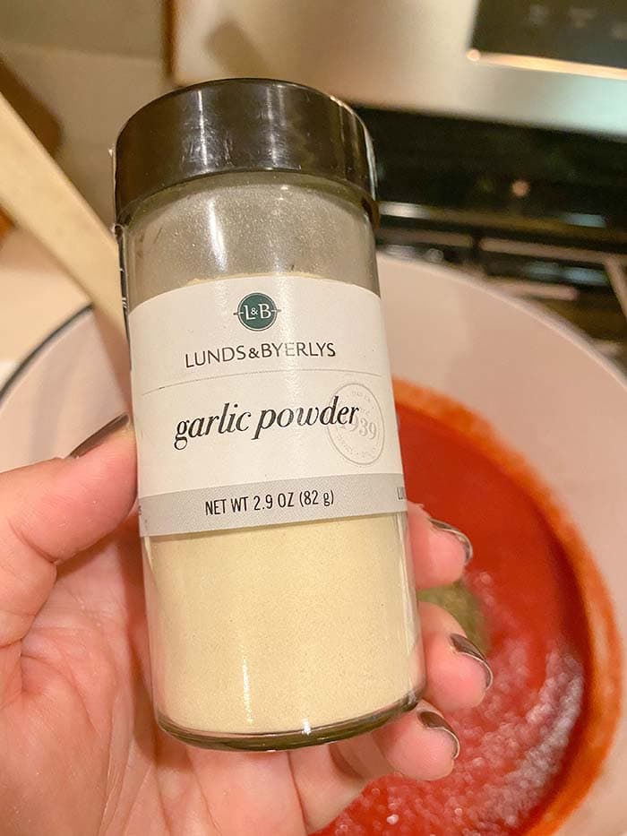 add garlic powder to Marinara sauce