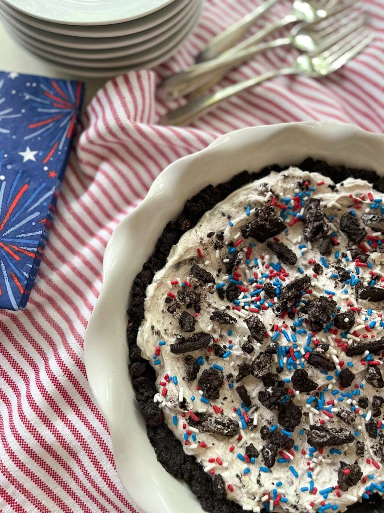 4th of July No Bake Oreo pie with napkins and forks
